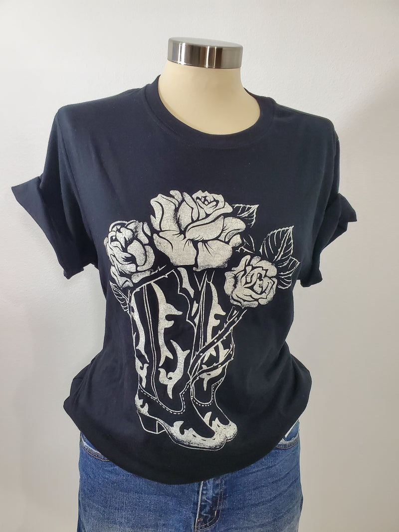 BOOTS & ROSES TEE