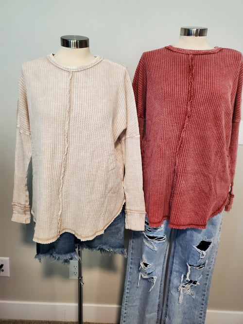 OVERSIZED DISTRESSED TOP