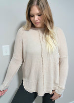 OVERSIZED DISTRESSED TOP